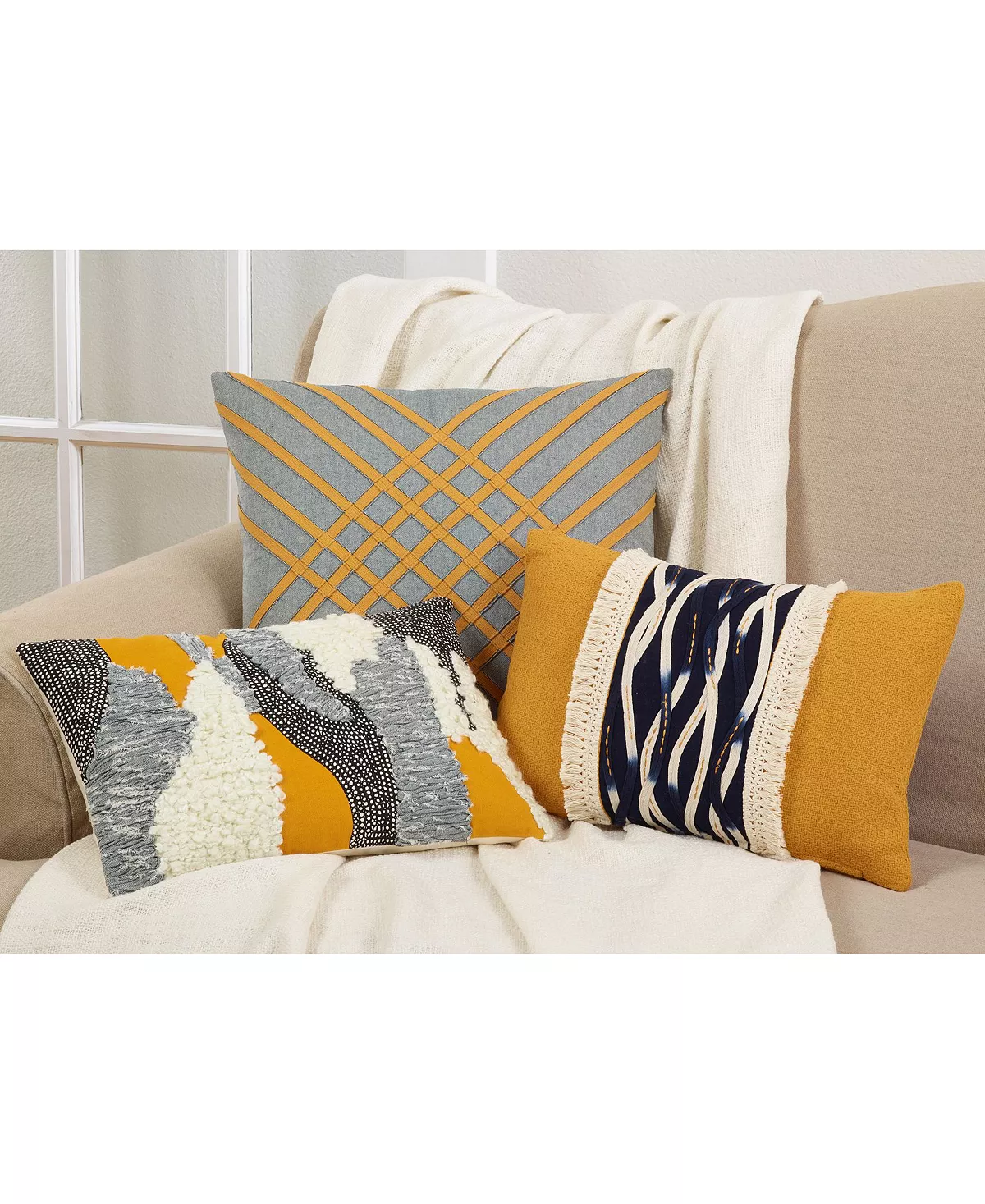 Saro Lifestyle Boucle Yarn Applique Decorative Pillow, 12 X 18 4 Saro Lifestyle Boucle Yarn Applique Decorative Pillow, 12 X 18 - Image 4