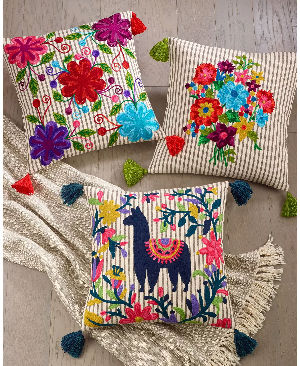 Saro Lifestyle Ma Embroidered Polyester Filled Decorative Pillow, 18 X 18 4 Saro Lifestyle Ma Embroidered Polyester Filled Decorative Pillow, 18 X 18 - Image 4